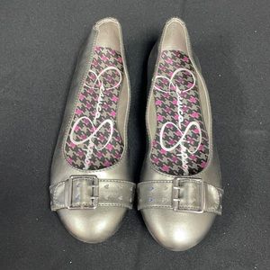 Jessica Simpson grey flats (1909)